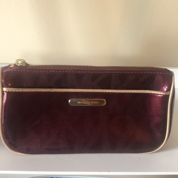 MICHAEL KORS burgundy coloured make up case - Picture 14 of 14